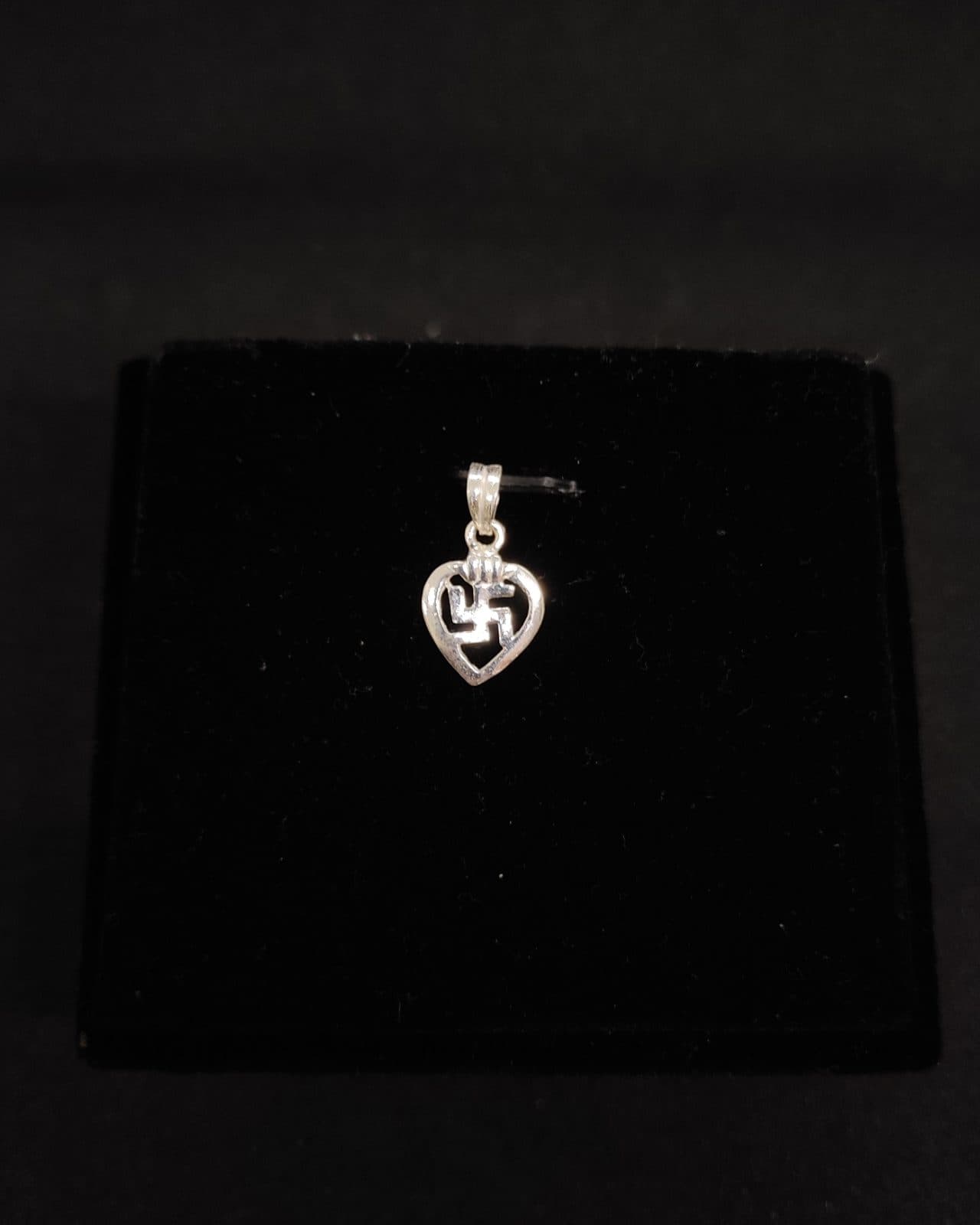 Pendent 10