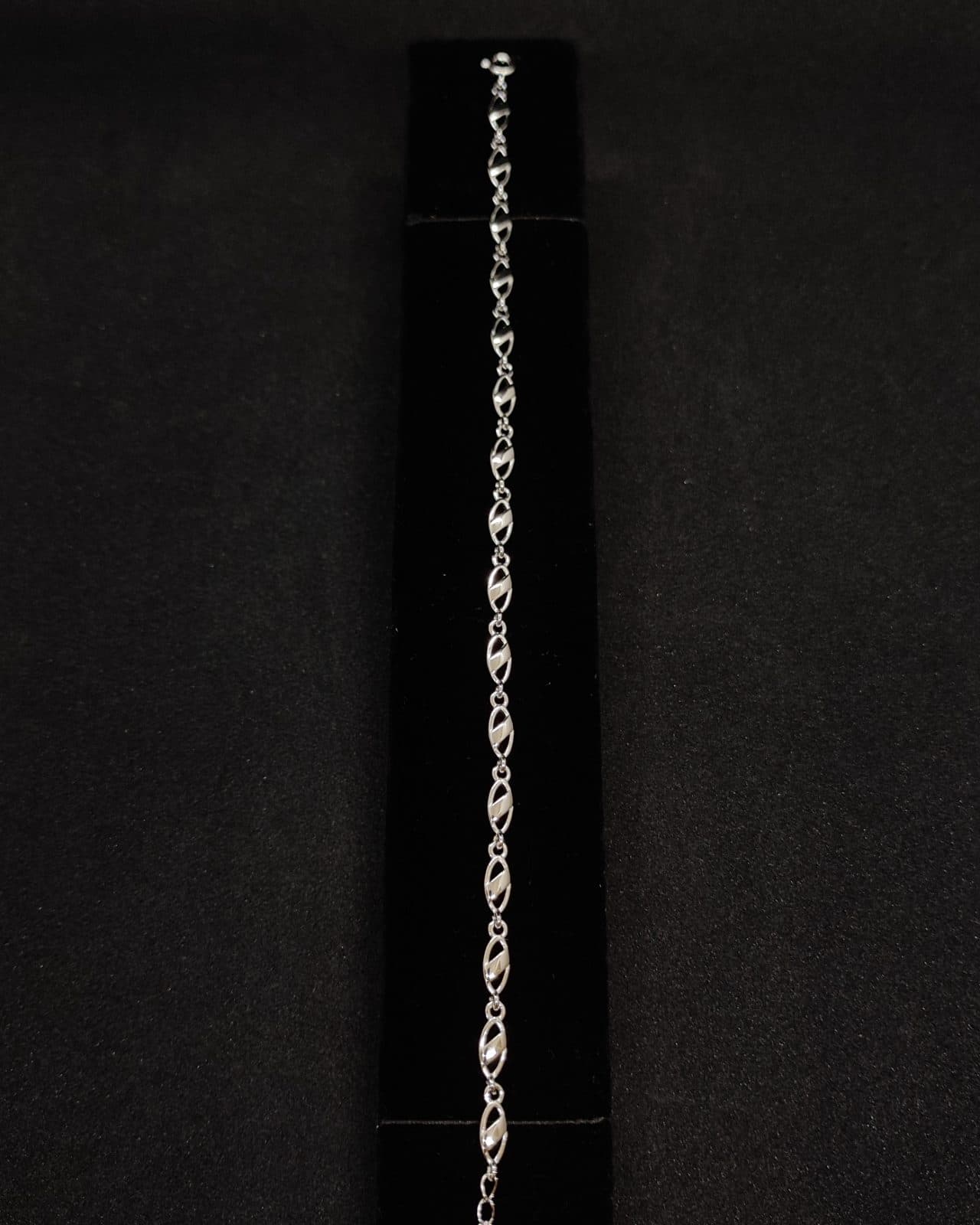 Bracelet — view 1