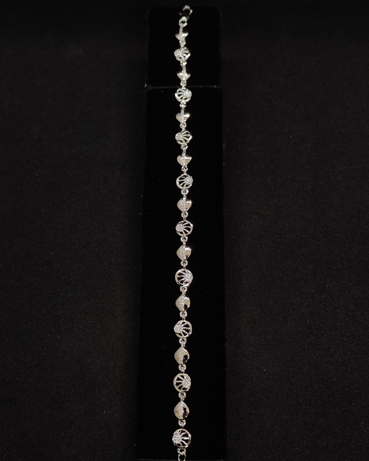 Bracelet — view 1