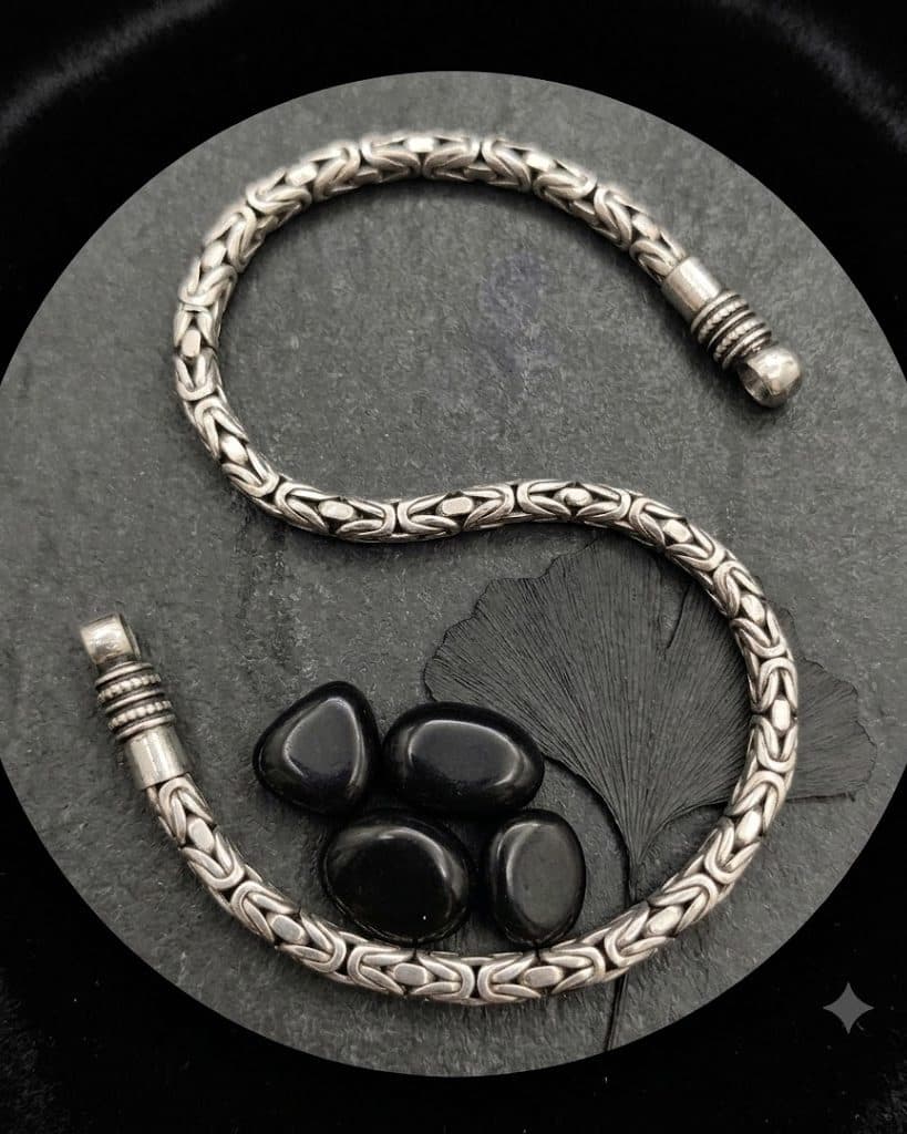 Bracelet — view 1